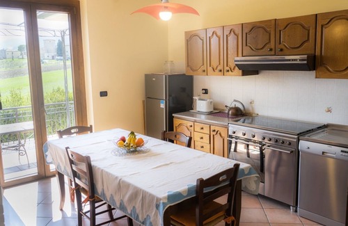Gualdo Cattaneo Apartment | Holiday Apartment "Villa Rita - Lavanda" with Mountain View, Shared Pool & Wi-Fi