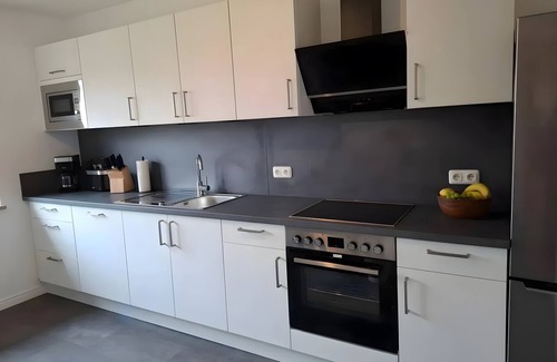 Friedrichskoog Apartment | Holiday Apartment 'Freiraum' with Private Terrace, Garden on the Canal, and Wi-Fi