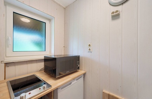 Schoenwald Apartment | Holiday Apartment '3' with Private Terrace, Shared Garden and Wi-Fi