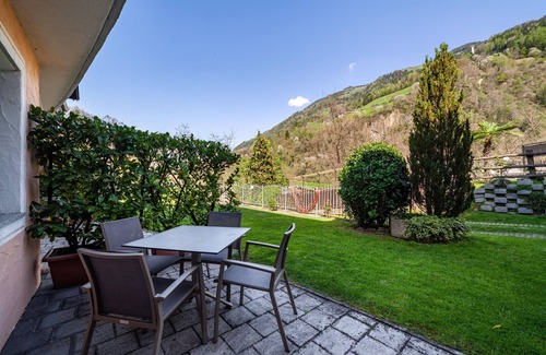 Saltusio Apartment | Holiday Apartment "Alpenhof Lodge Butterblume iii" with Mountain View, Pool & Sauna