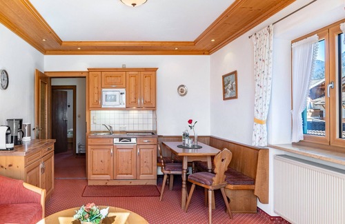 Kruen Apartment | Holiday Apartment 'Alpenblick Tilly - Soiernsee' with Mountain View, Shared Garden and Wi-Fi