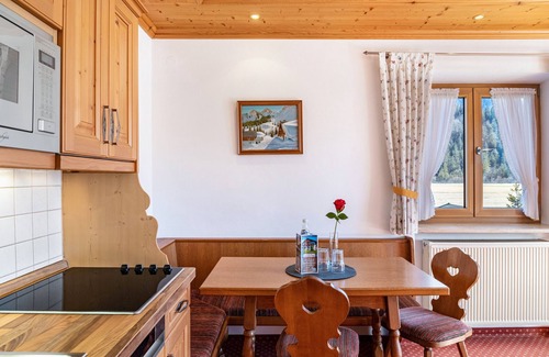 Kruen Apartment | Holiday Apartment 'Alpenblick Tilly - Soiernsee' with Mountain View, Shared Garden and Wi-Fi