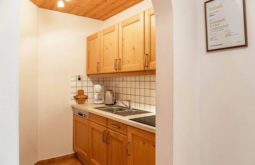 Kruen Apartment | Holiday Apartment 'Alpenblick Tilly - Eibsee' with Mountain View, Shared Terrace and Wi-Fi