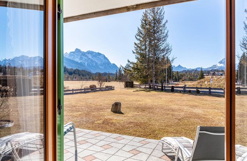 Kruen Apartment | Holiday Apartment 'Alpenblick Tilly - Eibsee' with Mountain View, Shared Terrace and Wi-Fi