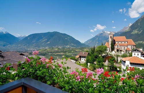 Schenna Apartment | Holiday Apartment 'Appartement Wieser B' with Mountain View, Shared Garden and Wi-Fi