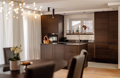 Schenna Apartment | Holiday Apartment "Apt. Dora - Schenna Chalet" with Mountain View, Private Terrace & Wi-Fi