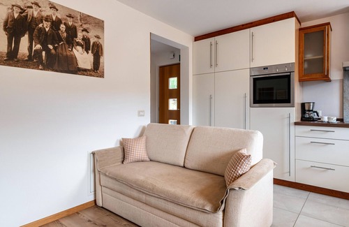 Collalbo Apartment | Holiday Apartment 'Aschnerhof Auf'm Egg' with Mountain View, Private Terrace and Wi-Fi