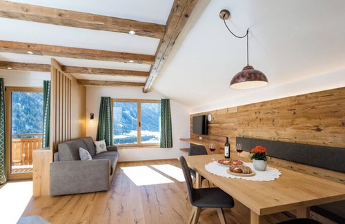 Valle di Casies Apartment | Holiday Apartment 'Ausserharmerhof Wiesenglück' with Mountain View, Shared Garden and Wi-Fi