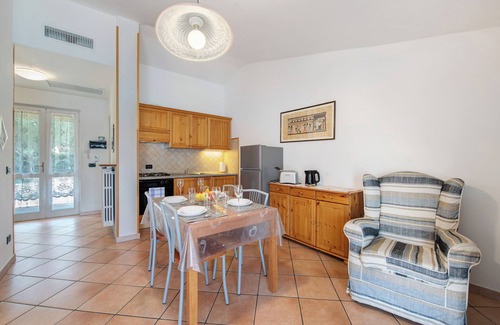 Sensole Apartment | Holiday Apartment "Bella Isola" with Lake View, Private Terrace & Wi-Fi
