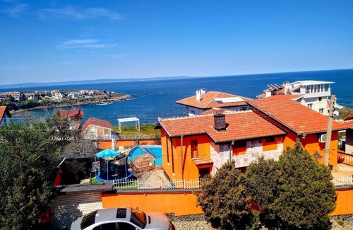 Chernomorets Apartment | Holiday apartment Chernomorets for 1 - 4 persons with 4 bedrooms - Row house