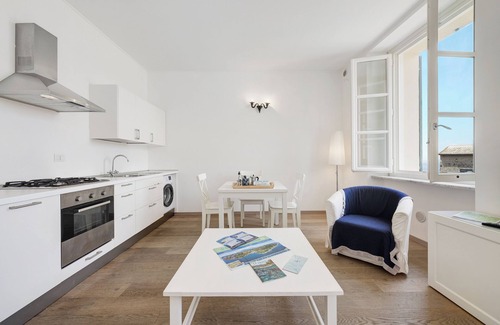 Levanto Apartment | Holiday Apartment "Casa Mare" with Sea View, Private Terrace & Wi-Fi