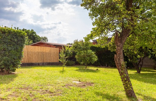 Ripa-Pozzi-Ponterosso Apartment | Holiday Apartment "Casa Bruna" with Private Garden & Wi-Fi