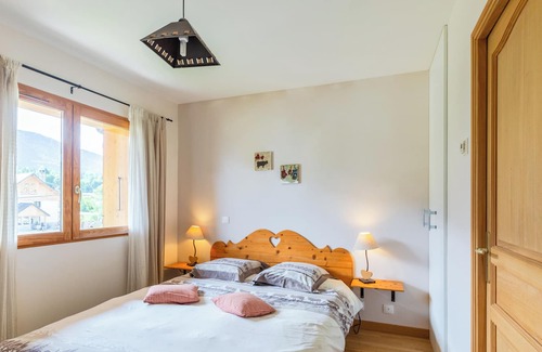 Leschaux Apartment | Holiday Apartment 'Cocon 4 Étoiles À La Montagne' with Mountain View, Shared Garden & Wi-Fi