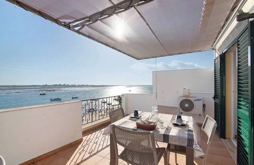 Santa Luzia Apartment | Holiday Apartment "Duplex Tartaruga" with Private Terrace & Wi-Fi