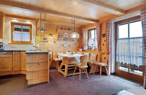 Entfelden Apartment | Holiday Apartment 'Huttenberg' with Mountain View, Private Terrace and Wi-Fi