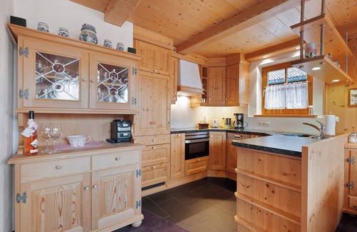 Entfelden Apartment | Holiday Apartment 'Huttenberg' with Mountain View, Private Terrace and Wi-Fi