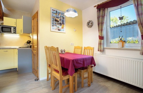 Wieck auf dem Darss Apartment | Holiday Apartment "Fewo 31 - Halbinsel Darss - Ostseen" with Private Terrace, Shared Garden & Wi-Fi