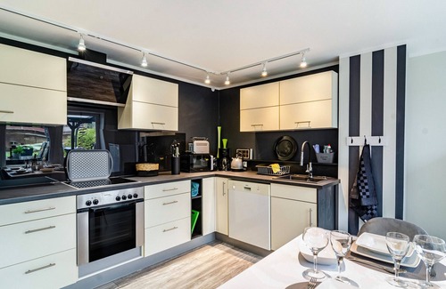 Heppens Apartment | Holiday Apartment "Femeer 01" with Private Terrace & Wi-Fi