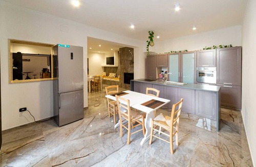 Trepuzzi Apartment | Holiday Apartment "Dimora Mazzapinta" with Shared Pool, Private Terrace & Wi-Fi