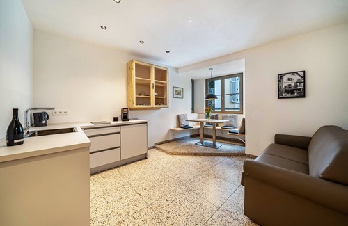 Merano Apartment | Holiday Apartment "Domus Faber 2b" with Mountain View, Balcony & Wi-Fi