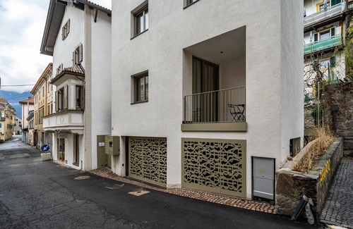 Merano Apartment | Holiday Apartment "Domus Faber 2b" with Mountain View, Balcony & Wi-Fi