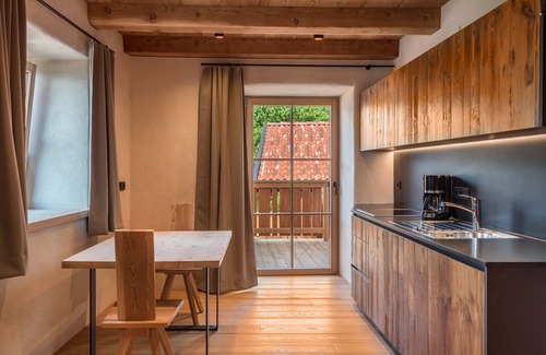 San Genesio Atesino Apartment | Holiday Apartment Egger an der Lahn - Forest with Mountain View, Terrace and Wi-Fi