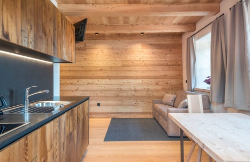 San Genesio Atesino Apartment | Holiday Apartment Egger an der Lahn - Forest with Mountain View, Terrace and Wi-Fi