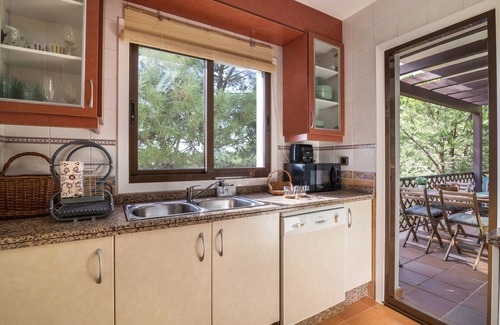 Aldeia das Acoteias Apartment | Holiday Apartment ‘Falésia Pine Spot’ with Wi-Fi, Balcony & Shared Pool