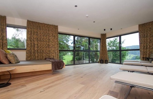 Avelengo Apartment | Holiday Apartment 'Family Suite' with Mountain View, Balcony & Wi-Fi in the ApartHotel Christine