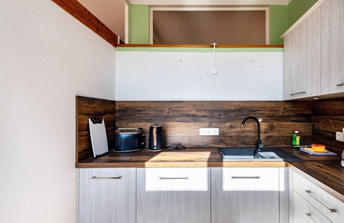 Muritz Apartment | Holiday Apartment 'Fewo E2' with Shared Garden and Wi-Fi