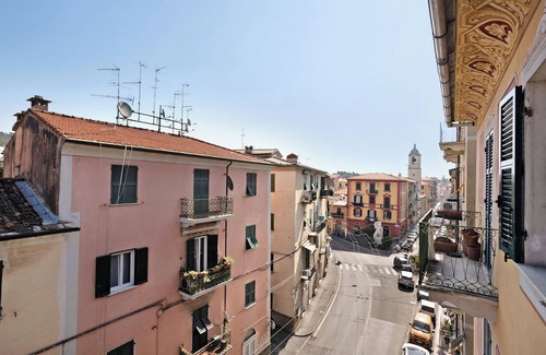 La Spezia Apartment | Holiday Apartment "Grecale" with 2 Balconies and Wi-Fi