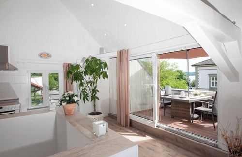 Radolfzell am Bodensee Apartment | Holiday Apartment "Haus Behr am See" with 2 Balconies and Lake View