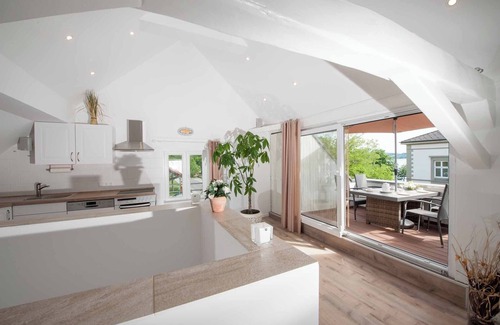 Radolfzell am Bodensee Apartment | Holiday Apartment "Haus Behr am See" with 2 Balconies and Lake View