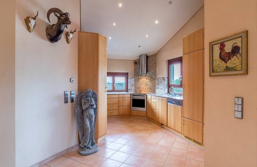 Lauf Apartment | Holiday Apartment 'Haus Am Bächel' with Balcony and Wi-Fi