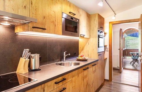 Madseit Apartment | Holiday Apartment 'Haus Marchegg - Bergkristall' with Mountain View, Balcony and Wi-Fi