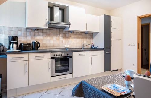 Cuxhaven Apartment | Holiday Apartment 'Heimathafen' with Wi-Fi