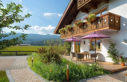 Kruen House | Holiday apartment in Krün with swimming pool