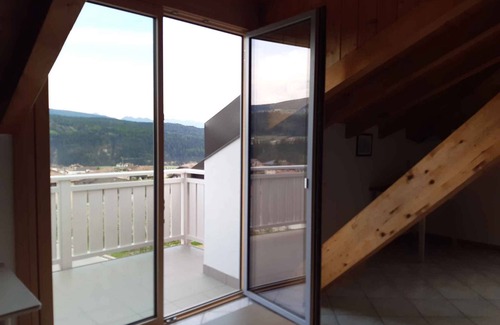 Brez Apartment | Holiday apartment in light and large attic flat with wooden beams