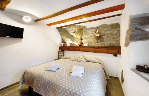 Fontainemore Bed & Breakfast | Holiday Apartment "Bnb Mont Mars Chambre Du Berger" with Mountain View