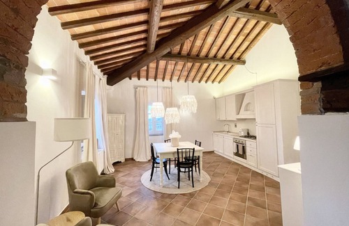 Valiano Apartment | Holiday Apartment "Rose" with Shared Pool, Shared Garden & Wi-Fi