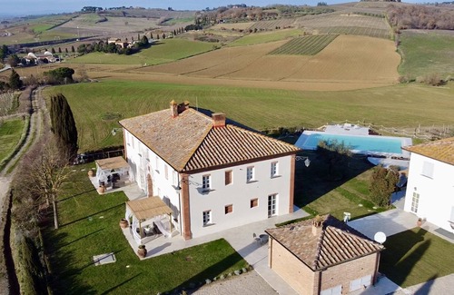 Valiano Apartment | Holiday Apartment "Rose" with Shared Pool, Shared Garden & Wi-Fi