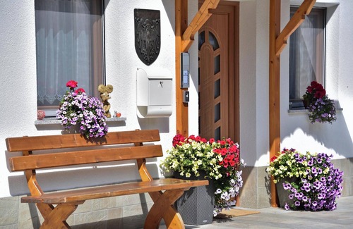 Racines Apartment | Holiday Apartment 'Joselehof App Arnika' with Mountain View, Shared Terrace and Wi-Fi