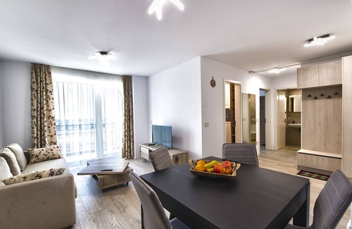 Tractorul House | Holiday apartment Kronstadt experience Brasov with Home & Travel SIX