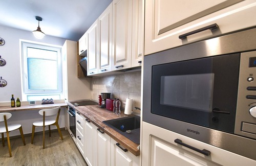 Tractorul House | Holiday apartment Kronstadt experience Brasov with Home & Travel SIX