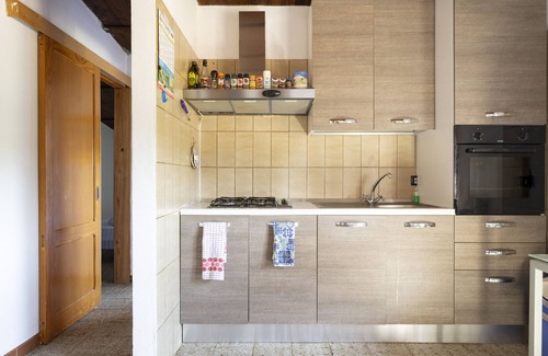 Torre di Bari Apartment | Holiday Apartment "Mansarda Monda" with Ventilators, Terrace & Sea View