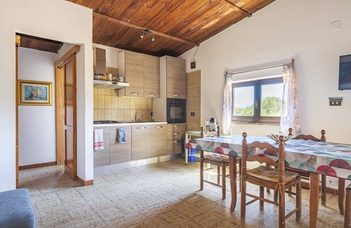 Torre di Bari Apartment | Holiday Apartment "Mansarda Monda" with Ventilators, Terrace & Sea View