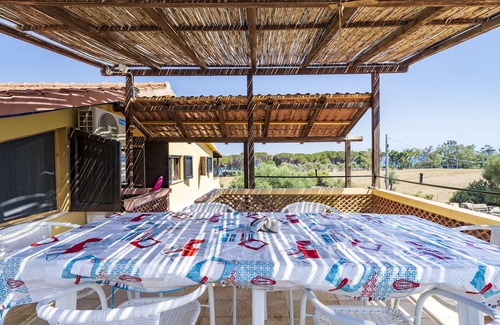 Torre di Bari Apartment | Holiday Apartment "Mansarda Monda" with Ventilators, Terrace & Sea View