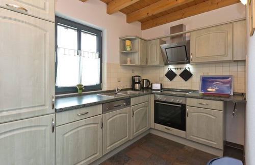 Muritz Apartment | Holiday Apartment 'Maribell Appartement' with Lake View, Rowboat, Balcony and Wi-Fi