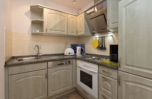 Muritz Apartment | Holiday Apartment 'Maribell' with Lake View, Balcony and Wi-Fi