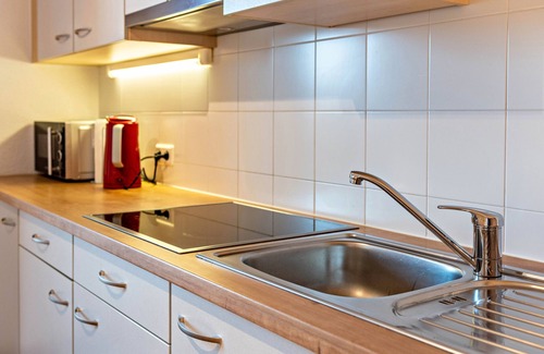 Cadipietra Apartment | Holiday Apartment "Mountainfarm Innertrein Wald" with Mountain View, Balcony & Wi-Fi